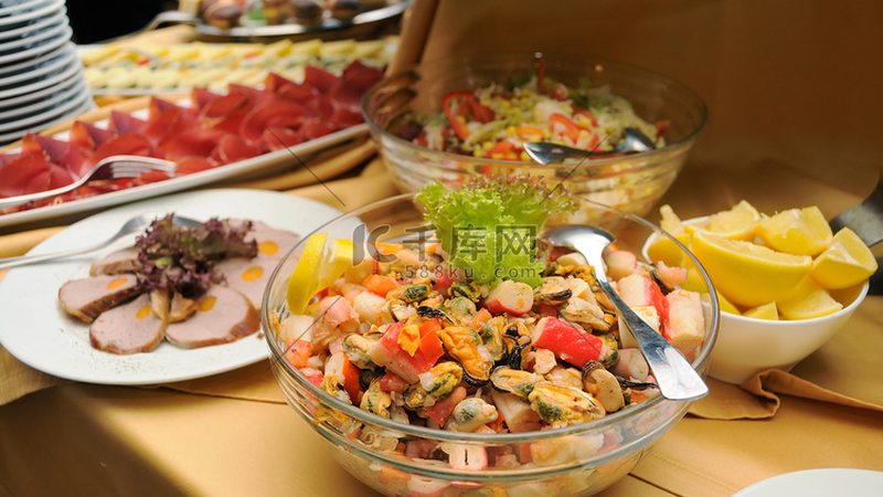 家庭烘焙原料大致可以分为以下几类：